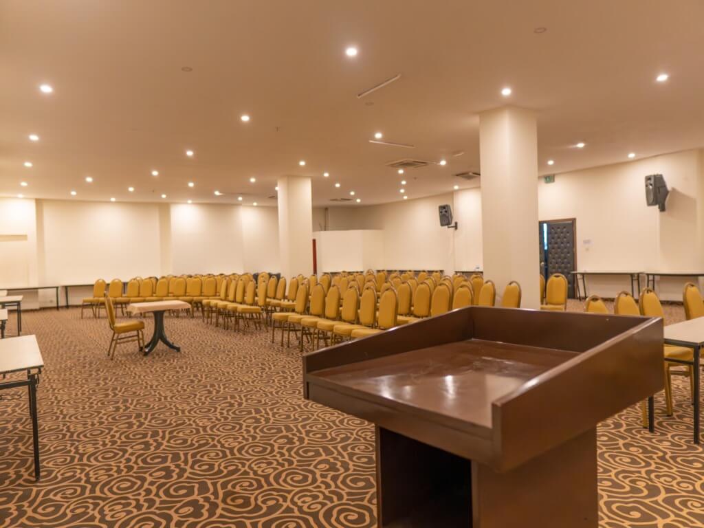 ROOM 2 GRAND VIOLE 1